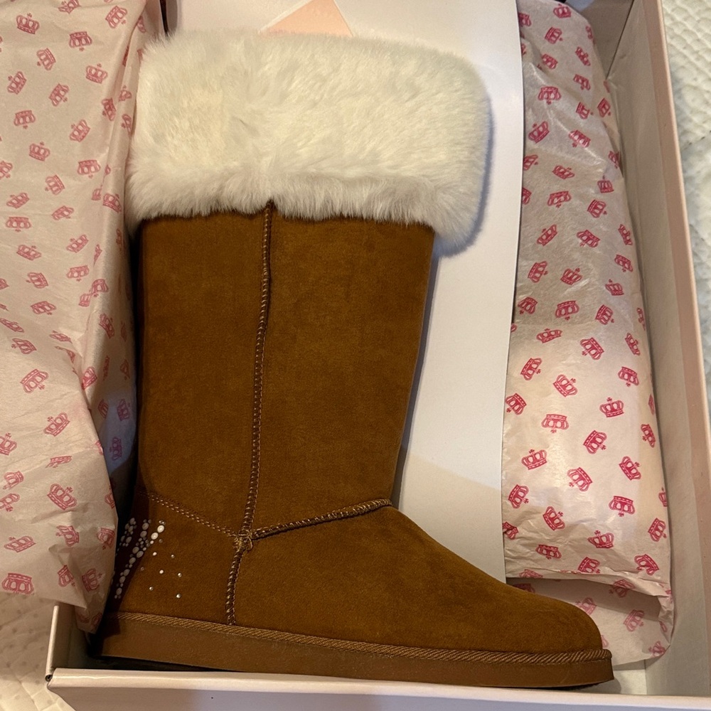 NWT Juicy Couture Brown Winter Boots with White Fur size 5